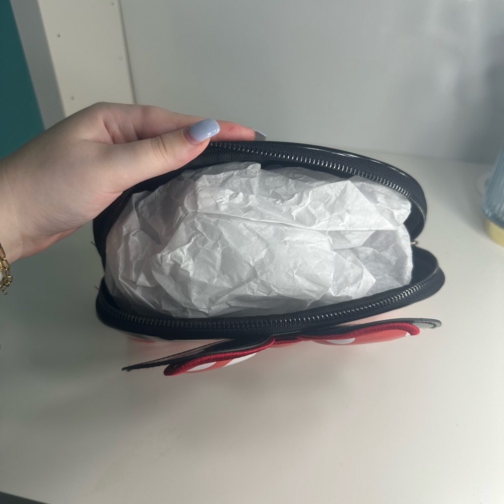 The Creme Shop Minnie Mouse Dome Travel Pouch - Picture 5 of 6